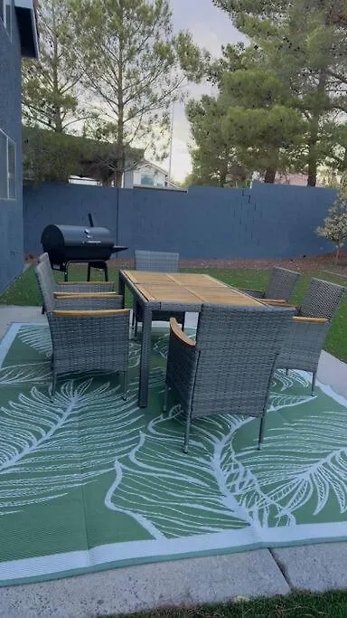 Heart Of Las Vegas 8 Beds, Pool Table, Bbq! Holiday home